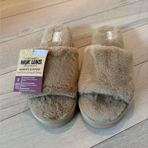 Muk Luks Women's Tan Slippers